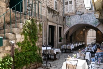 interijer restorana Renaissance Art, autentična dubrovačka jela, vlasnici Matea i Maro Moretić, svježi lokalni sastojci