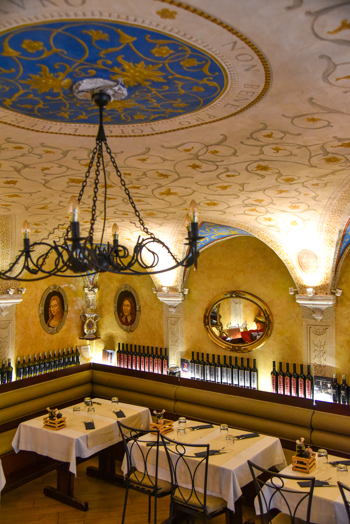 interijer restorana Renaissance Art, autentična dubrovačka jela, vlasnici Matea i Maro Moretić, svježi lokalni sastojci