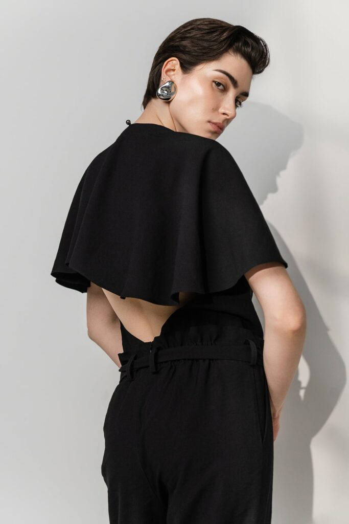 Anamarija Brkić, A’MARIE haljine, A’MARIE kombinezoni, hrvatski modni brend, domaći modni brend, proljetna modna kolekcija, ženska moda 2026, suvremena ženstvenost, prirodni materijali u modi, svilene haljine, cupro materijal, brušeni pamuk, modna kampanja, nova web stranica brenda