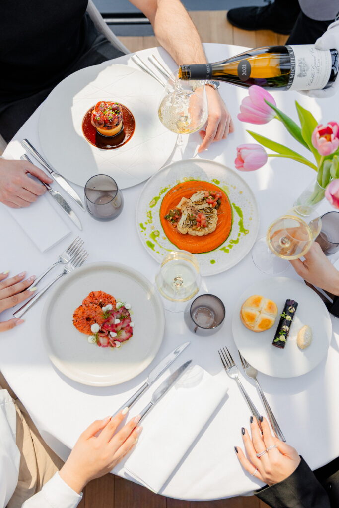 gdje jesti domaće u Zagrebu, gdje jesti zdravo u Zagrebu, rooftop restoran u Zagrebu s domaćim namirnicama, restoran u Zagrebu s vlastitim uzgojem povrća, ljetni meni restorana Eateria, Eateria novi jelovnik ljeto 2026, fine dining restoran u Zagrebu s pogledom, restoran u centru Zagreba s domaćim jajima i sirom, gdje na ručak u Zagrebu sa sezonskim jelima, najbolji rooftop restoran u Zagrebu za večeru, Vilim Sikavica Eateria meni, restoran u Zagrebu koji koristi namirnice iz vlastitog vrta