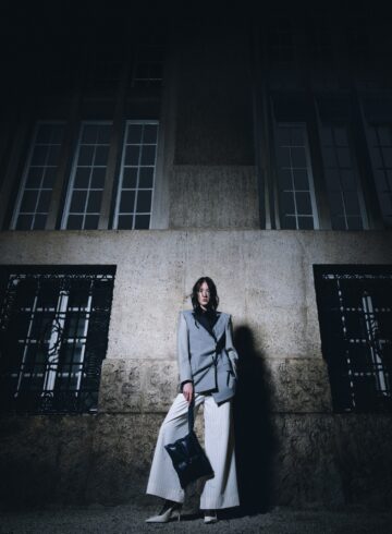 KLISAB predstavlja kapsularnu kolekciju IZMEĐU PROLJEĆA I LJETA kroz sedam total lookova, metalik zlatnu pencil suknju, satenske komade, baloner i prepoznatljive siluete domaćeg brenda.