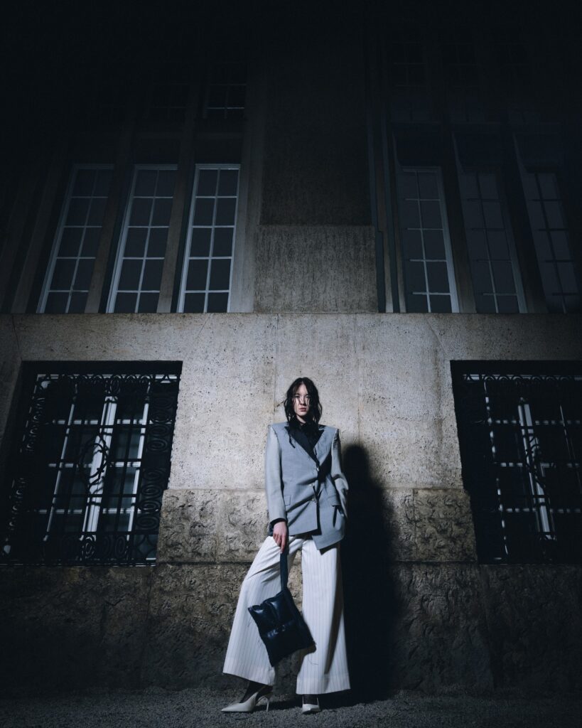 KLISAB predstavlja kapsularnu kolekciju IZMEĐU PROLJEĆA I LJETA kroz sedam total lookova, metalik zlatnu pencil suknju, satenske komade, baloner i prepoznatljive siluete domaćeg brenda.