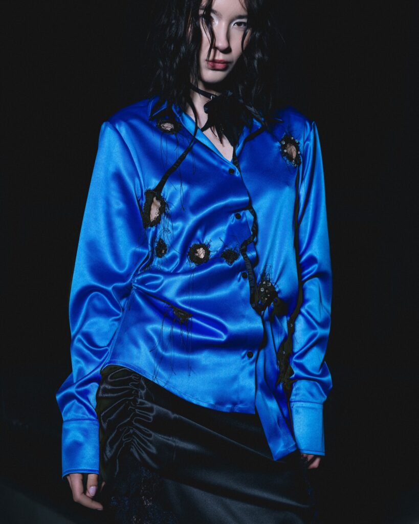 KLISAB predstavlja kapsularnu kolekciju IZMEĐU PROLJEĆA I LJETA kroz sedam total lookova, metalik zlatnu pencil suknju, satenske komade, baloner i prepoznatljive siluete domaćeg brenda.