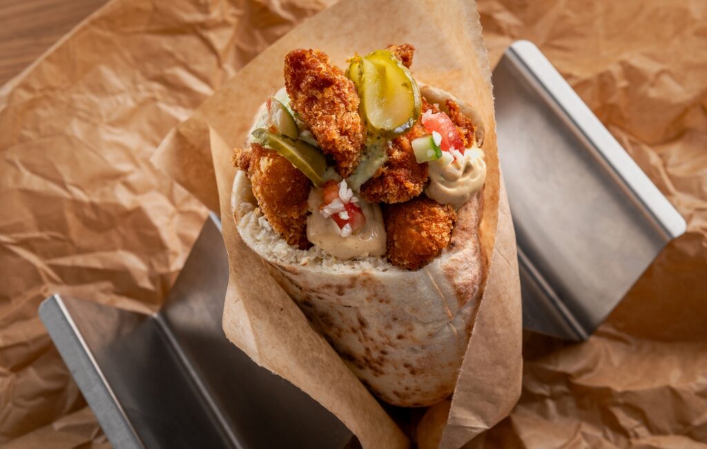 Moo Factory u Kaštel Kambelovcu novi je street food spot ekipe iza Sexy Cowa, s pita sendvičima, robata grillom, rice bowlom i azijskim okusima.