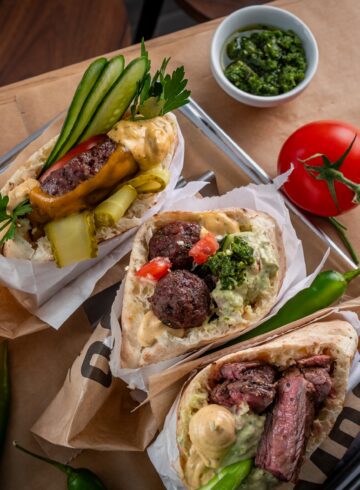Moo Factory u Kaštel Kambelovcu novi je street food spot ekipe iza Sexy Cowa, s pita sendvičima, robata grillom, rice bowlom i azijskim okusima.
