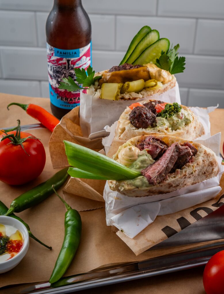 Moo Factory u Kaštel Kambelovcu novi je street food spot ekipe iza Sexy Cowa, s pita sendvičima, robata grillom, rice bowlom i azijskim okusima.