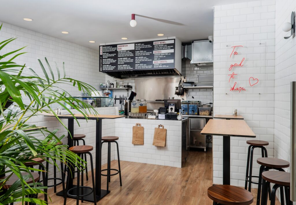 Moo Factory u Kaštel Kambelovcu novi je street food spot ekipe iza Sexy Cowa, s pita sendvičima, robata grillom, rice bowlom i azijskim okusima.